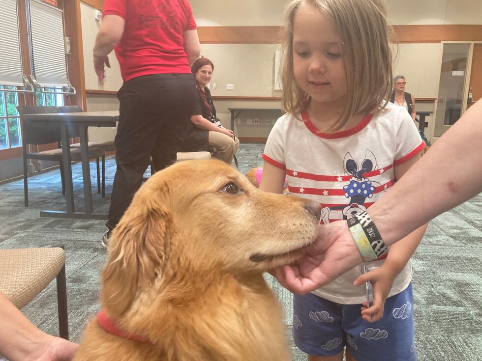 Pet therapy dogs at the North Olmsted library